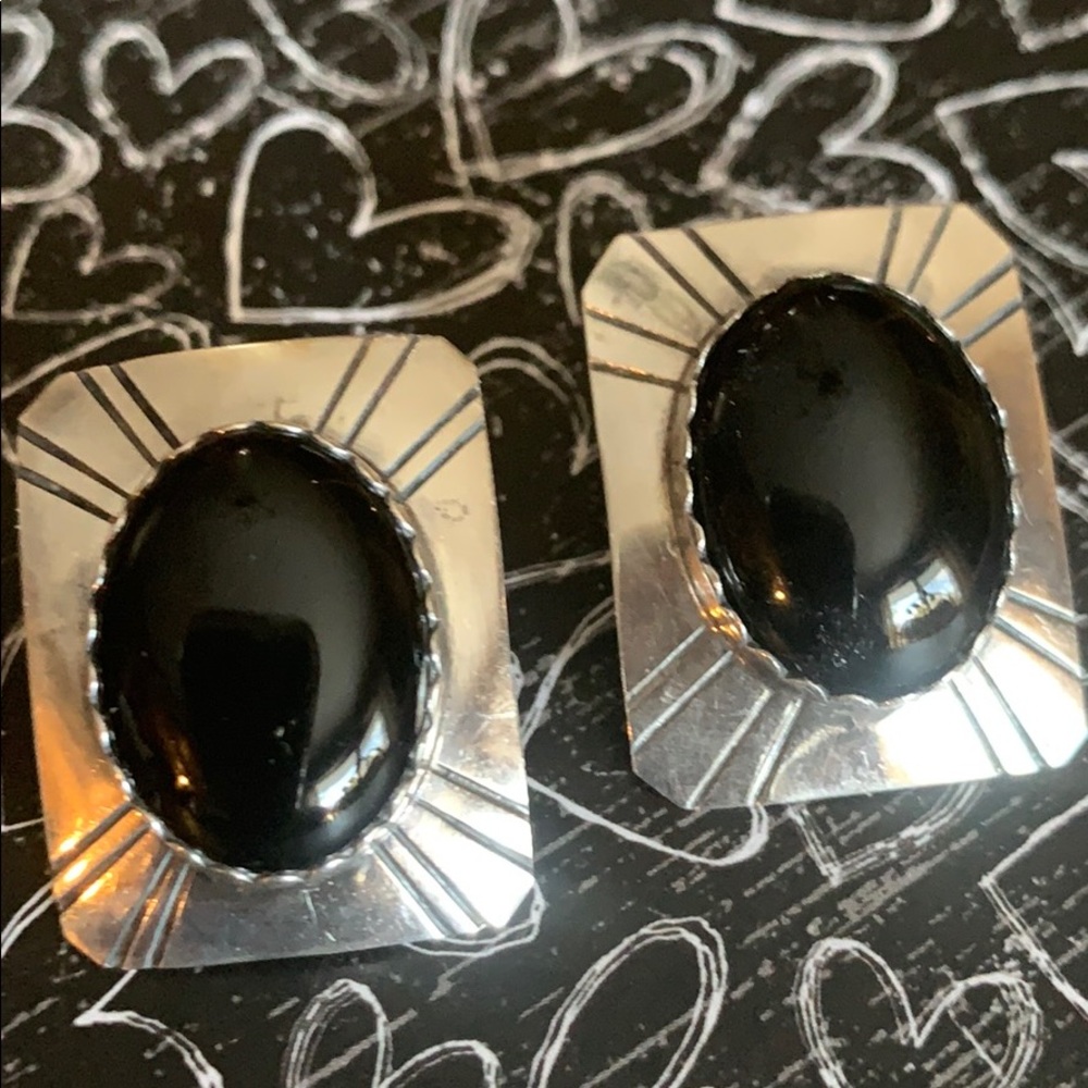 Sterling Silver Onyx Beautiful pierced Earrings❤️